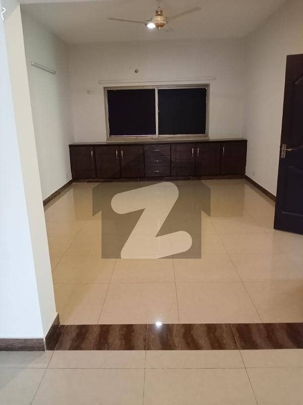 عسکری 11 ۔ سیکٹر اے عسکری 11,عسکری,لاہور میں 4 کمروں کا 1 کنال مکان 1.75 لاکھ میں کرایہ پر دستیاب ہے۔