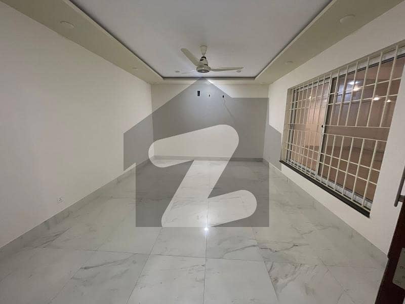 1 Kanal House Ideally Situated In New Muslim Town