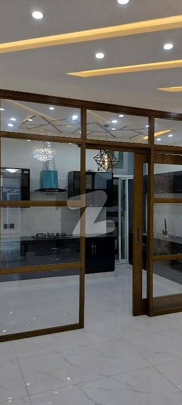 کینال روڈ فیصل آباد میں 4 کمروں کا 5 مرلہ مکان 2.2 کروڑ میں برائے فروخت۔
