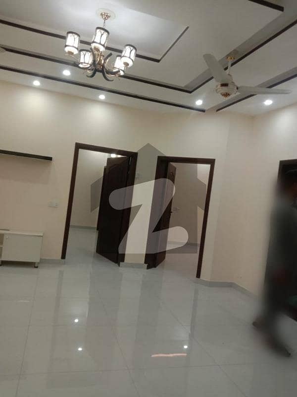 بحریہ ٹاؤن سیکٹر B بحریہ ٹاؤن,لاہور میں 3 کمروں کا 8 مرلہ بالائی پورشن 40.0 ہزار میں کرایہ پر دستیاب ہے۔