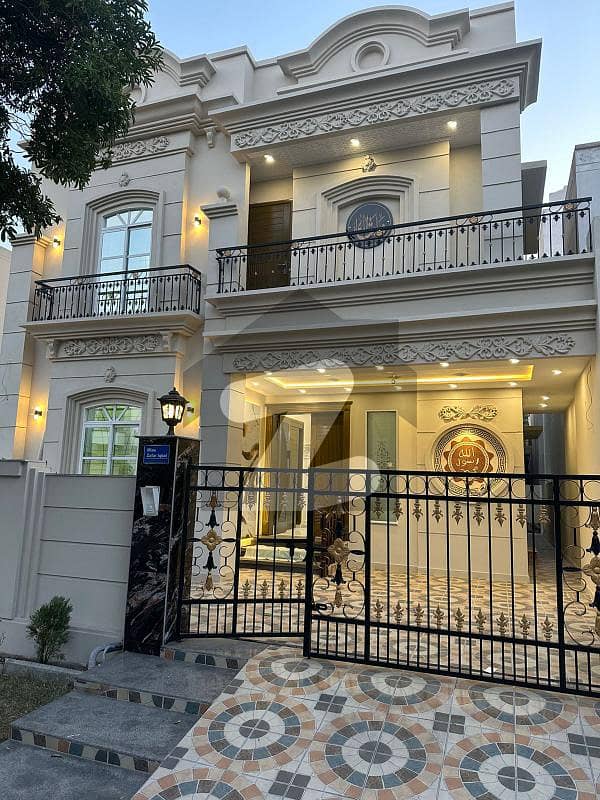 10 MARLA SPANISH BRAND NEW LUXURY HOUSE FOR SALE