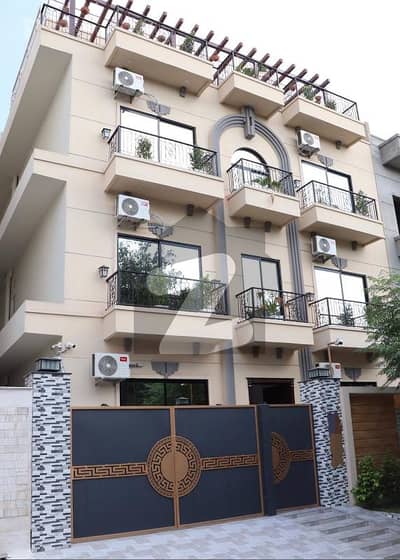 یو ایم ٹی روڈ یو ایم ٹی سوسائٹی,لاہور میں 11 کمروں کا 1 کنال عمارت 22.0 کروڑ میں برائے فروخت۔