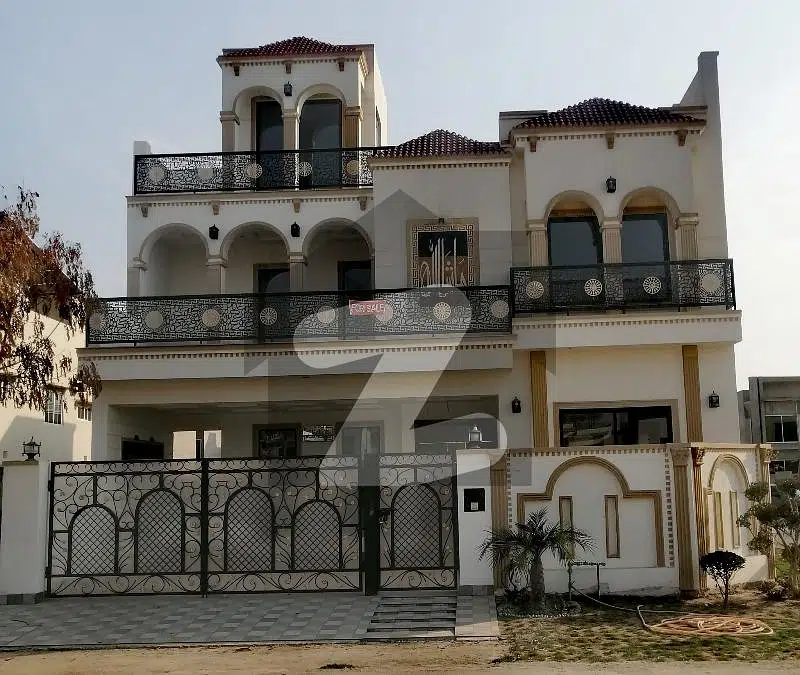 Corner 10 Marla House In Multan Is Available For Sale