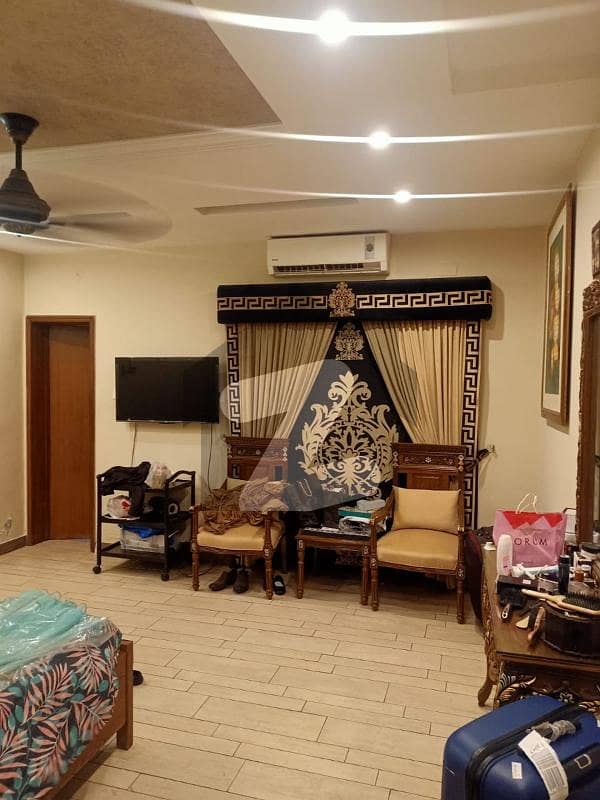 فیصل ٹاؤن لاہور میں 5 کمروں کا 10 مرلہ مکان 1.35 لاکھ میں کرایہ پر دستیاب ہے۔
