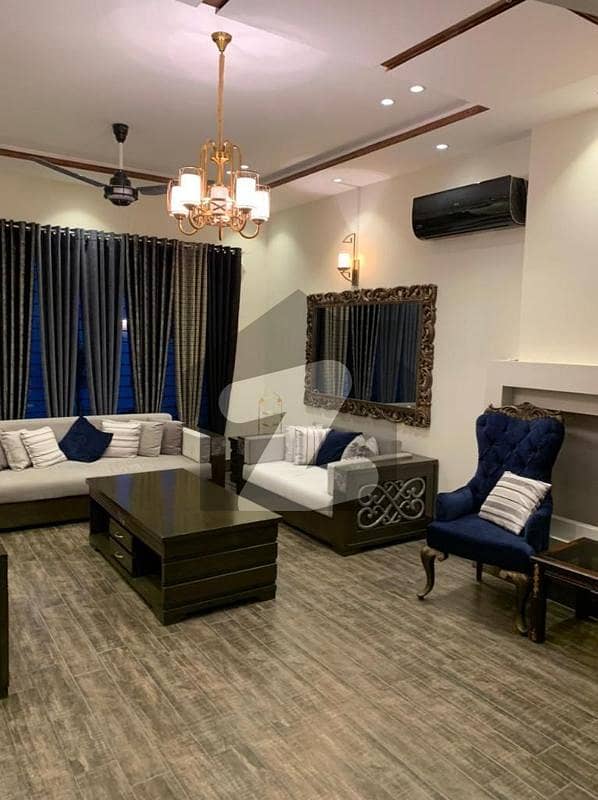 ڈی ایچ اے فیز 7 ڈیفنس (ڈی ایچ اے),لاہور میں 5 کمروں کا 1 کنال مکان 3.25 لاکھ میں کرایہ پر دستیاب ہے۔