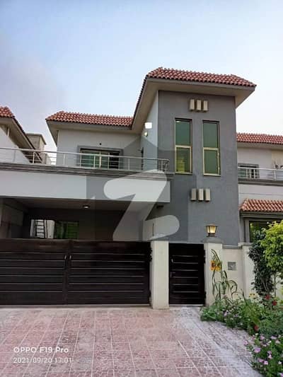 12 MARLA 4 BEDROOM HOUSE AVAILABLE FOR RENT