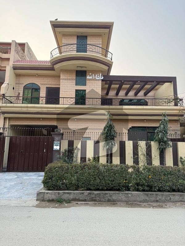 10 Marla Luxury House For SALE In Johar Town Hot Location