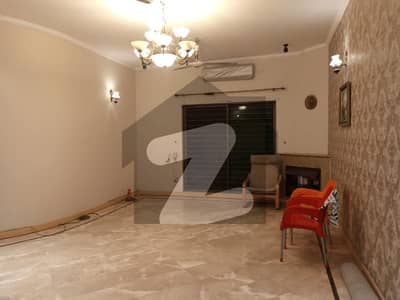 10 Marla Beautifull Luxury Living House In DHA Phase 3 For Rent