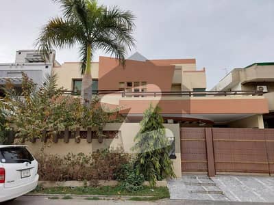 1 Kanal Gated Area Solid Construction House For SALE In Johar Town Hot Location