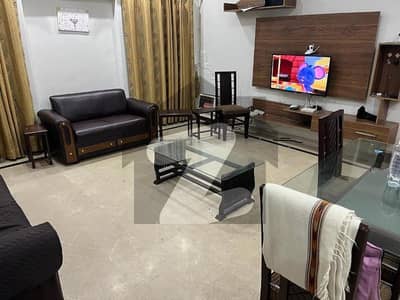 1 KANAL LOWER PORTION AVAILABLE FOR RENT IN DHA PHASE 6 NEAR RAYA