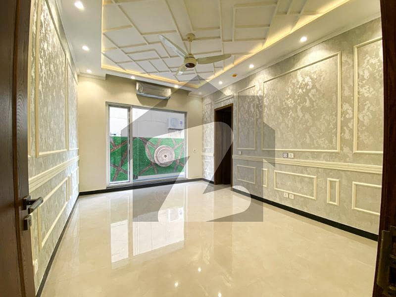 ڈی ایچ اے فیز 1 ڈیفنس (ڈی ایچ اے),لاہور میں 5 کمروں کا 1 کنال مکان 12.8 کروڑ میں برائے فروخت۔