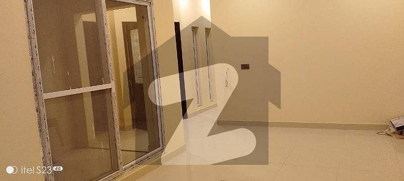 ڈی ایچ اے فیز 8 ڈی ایچ اے ڈیفینس,کراچی میں 4 کمروں کا 4 مرلہ مکان 4.3 کروڑ میں برائے فروخت۔