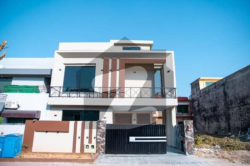 Available Brand New Luxury House For Sale 10 Marla Bahria Town