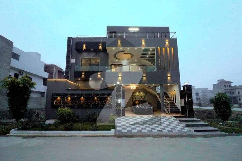 سٹی گارڈن ہاؤسنگ سکیم جہانگی والا روڈ,بہاولپور میں 7 کمروں کا 10 مرلہ مکان 3.25 کروڑ میں برائے فروخت۔