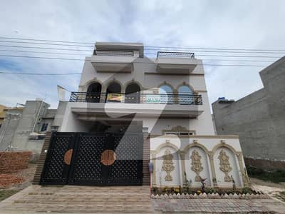 الرحمان گارڈن فیز 2 الرحمان گارڈن,لاہور میں 5 کمروں کا 7 مرلہ مکان 2.35 کروڑ میں برائے فروخت۔