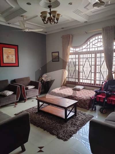 گلستانِِ جوہر ۔ بلاک 2 گلستانِ جوہر,کراچی میں 6 کمروں کا 10 مرلہ مکان 5.5 کروڑ میں برائے فروخت۔