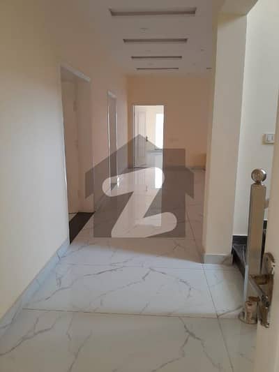 1 KANAL IDEAL LOCATION FULL HOUSE AVAILABLE FOR RENT IN IQBAL AVENUE - PHASE 3 NEAR TO IZMIR TOWN
