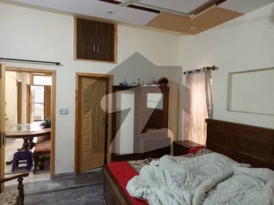 پنجاب یونیورسٹی سوسائٹی فیز 2 پنجاب یونیورسٹی ایمپلائیز سوسائٹی,لاہور میں 2 کمروں کا 10 مرلہ مکان 2.6 کروڑ میں برائے فروخت۔
