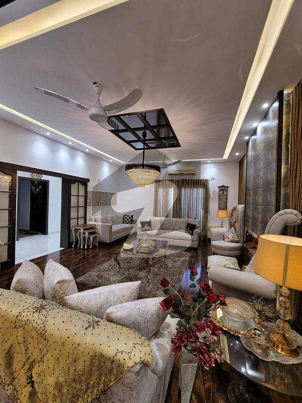 صدر کینٹ,لاہور میں 7 کمروں کا 16 مرلہ مکان 6.0 کروڑ میں برائے فروخت۔