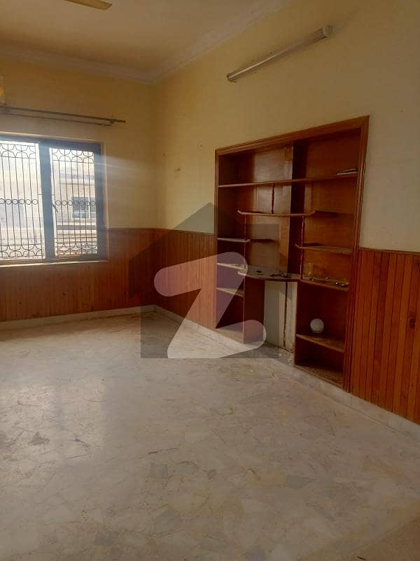 G-11 HOUSE 25*50 SUN FACEING FOR SALE EXCELLANT LOCATION