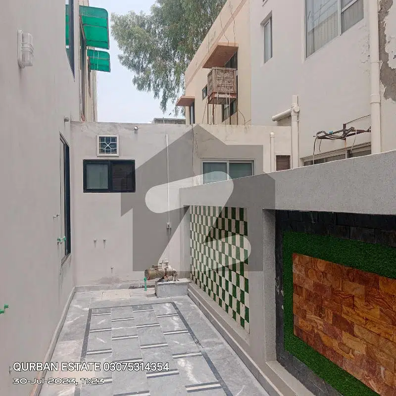 10 Marla Decent Owner Build House available for Sale in Central Park