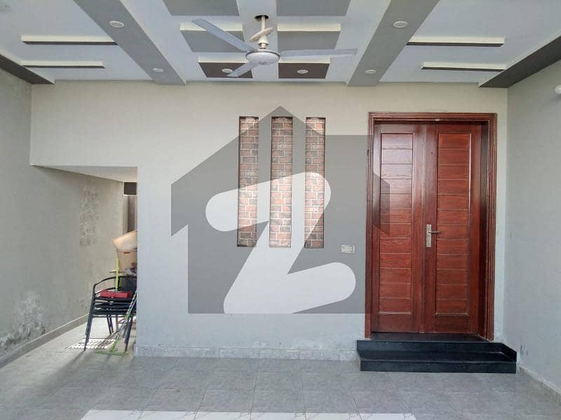 ایل ڈی اے ایوینیو لاہور میں 5 کمروں کا 10 مرلہ مکان 2.75 کروڑ میں برائے فروخت۔