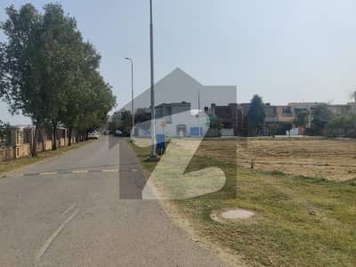 5 Marla Plot For Sale For Best Investment Sector M7C2 In Lake City Lahore.