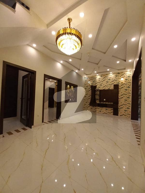 بحریہ ٹاؤن ۔ بلاک سی سی بحریہ ٹاؤن سیکٹرڈی,بحریہ ٹاؤن,لاہور میں 3 کمروں کا 5 مرلہ مکان 1.9 کروڑ میں برائے فروخت۔