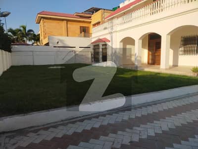 1000 Sq Yards Bungalow Available For Rent Near To Zamzama Park Phase 5 DHA Karachi