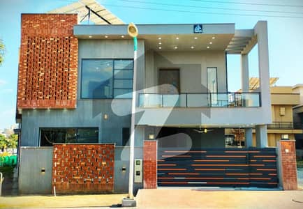 15 Marla 6 Bed Double Unit Designer House With Basement For Sale