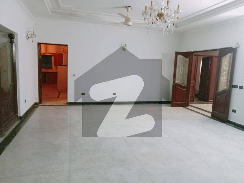 ڈی ایچ اے فیز 2 - بلاک کیو فیز 2,ڈیفنس (ڈی ایچ اے),لاہور میں 6 کمروں کا 2 کنال مکان 15.0 کروڑ میں برائے فروخت۔