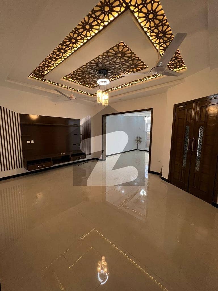 جناح گارڈنز فیز 1 جناح گارڈنز,ایف ای سی ایچ ایس,اسلام آباد میں 4 کمروں کا 8 مرلہ مکان 2.95 کروڑ میں برائے فروخت۔