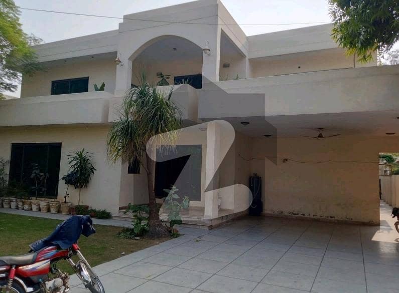 جوہر ٹاؤن لاہور میں 4 کمروں کا 2 کنال مکان 1.6 لاکھ میں کرایہ پر دستیاب ہے۔