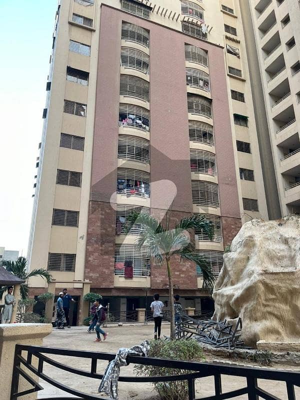 رائل رسدنکے گلشنِ اقبال ٹاؤن,کراچی میں 8 مرلہ فلیٹ 2.8 کروڑ میں برائے فروخت۔