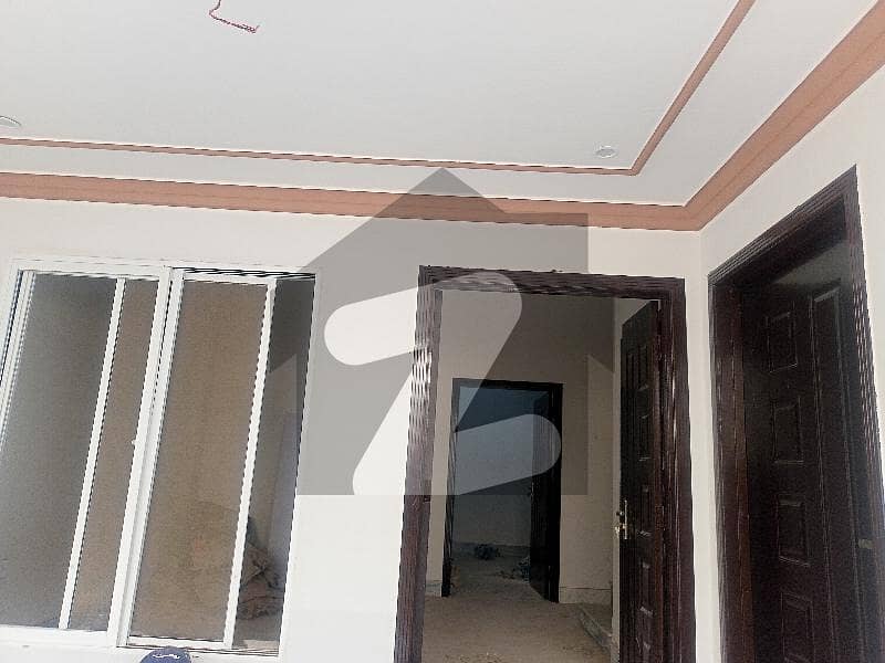 کینال روڈ فیصل آباد میں 3 کمروں کا 3 مرلہ مکان 40.0 ہزار میں کرایہ پر دستیاب ہے۔