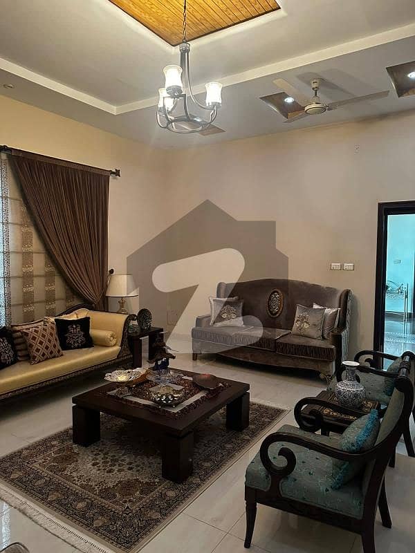 مدینہ ٹاؤن فیصل آباد میں 4 کمروں کا 1 کنال مکان 10.0 کروڑ میں برائے فروخت۔