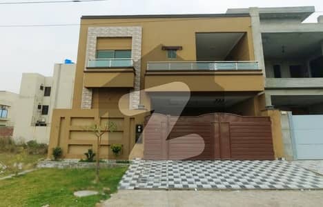 Prime Location House In LDA Avenue - Block J Sized 10 Marla Is Available
