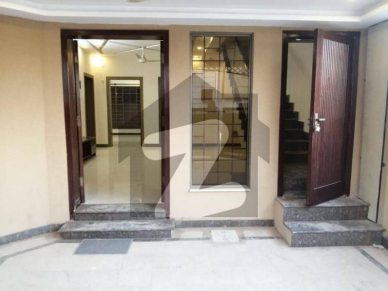 7 Marla Double Unit Non Furnished House For Sale