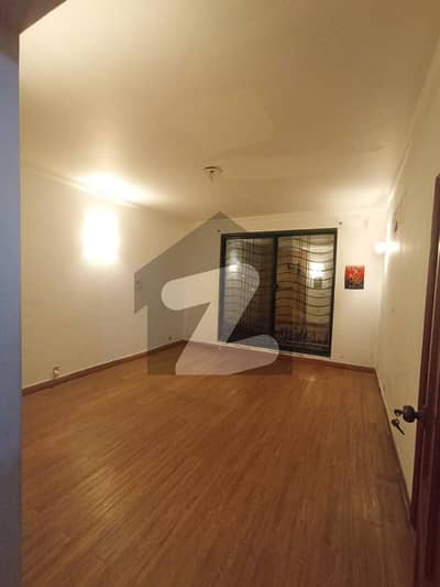 ایڈن کینال ولاز ایڈن,لاہور میں 4 کمروں کا 12 مرلہ مکان 4.5 کروڑ میں برائے فروخت۔