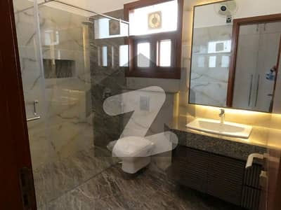 ڈی ایچ اے فیز 8 ڈی ایچ اے ڈیفینس,کراچی میں 7 کمروں کا 1 کنال مکان 23.0 کروڑ میں برائے فروخت۔