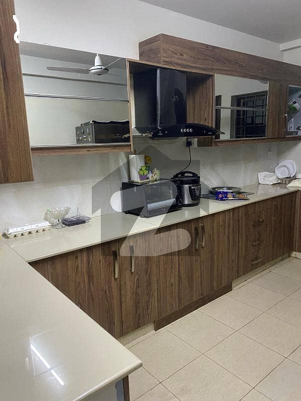 12 MARLA 4 BEDROOMS APARTMENT AVAILABLE FOR SALE 12 MARLA 4 BEDROOMS APARTMENT AVAILABLE FOR SALE