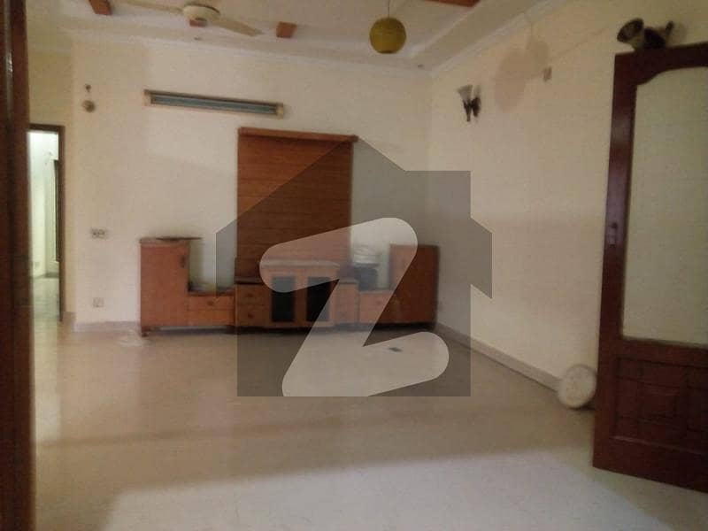 واپڈا ٹاؤن فیز 1 واپڈا ٹاؤن,لاہور میں 4 کمروں کا 10 مرلہ مکان 1.13 لاکھ میں کرایہ پر دستیاب ہے۔