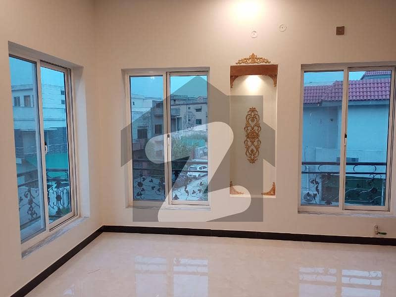 عمار کینیان ویوز - میریڈیئن بلاک عمارکینیان ویوز,اسلام آباد میں 5 کمروں کا 10 مرلہ مکان 4.9 کروڑ میں برائے فروخت۔