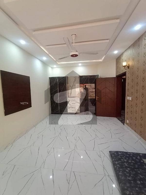 بینکرز کوآپریٹو ہاؤسنگ سوسائٹی لاہور میں 6 کمروں کا 10 مرلہ مکان 4.0 کروڑ میں برائے فروخت۔
