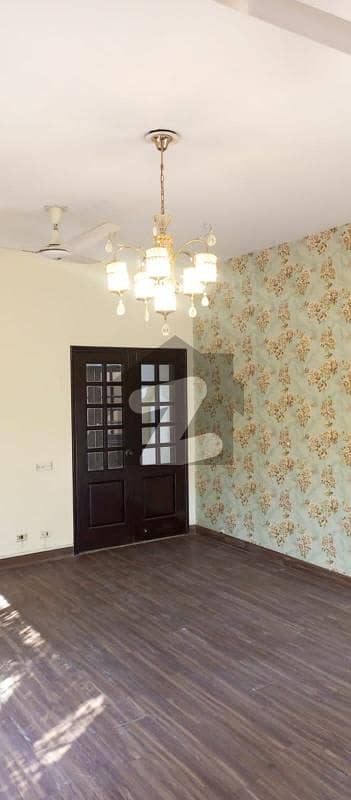 ڈی ایچ اے فیز 1 ڈیفنس (ڈی ایچ اے),لاہور میں 5 کمروں کا 2 کنال مکان 2.6 لاکھ میں کرایہ پر دستیاب ہے۔