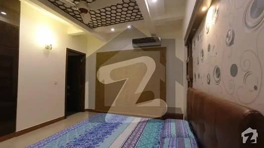 ڈی ایچ اے فیز 5 - بلاک اے فیز 5,ڈیفنس (ڈی ایچ اے),لاہور میں 4 کمروں کا 10 مرلہ مکان 2.7 لاکھ میں کرایہ پر دستیاب ہے۔