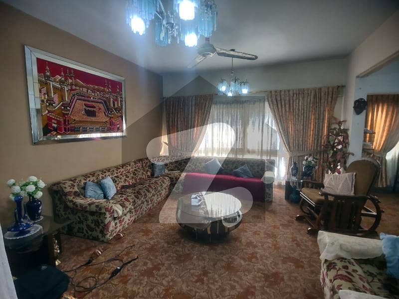 سِی ویو اپارٹمنٹس کراچی میں 3 کمروں کا 12 مرلہ فلیٹ 3.75 کروڑ میں برائے فروخت۔