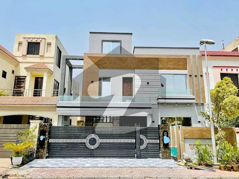 Beautiful 10 Marla House In Bahria Town Lahore