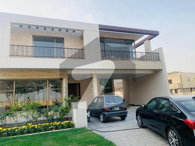 1-Kanal Beautiful Villa With 13-Marla Lawn Corner For Sale