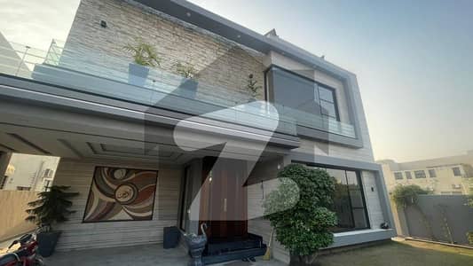 1 KANAL FEW YEARS OLD HOUSE AVAILABLE FOR SALE IN DHA LAHORE
